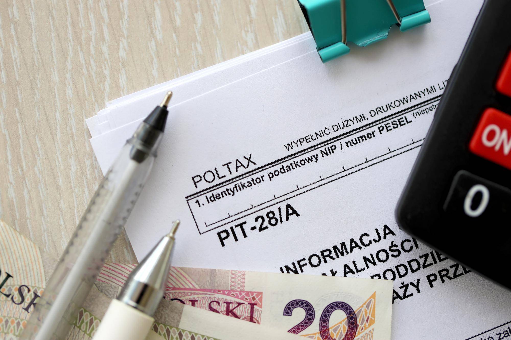 Jak działa podatek od przychodu w Polsce i kto go płaci?